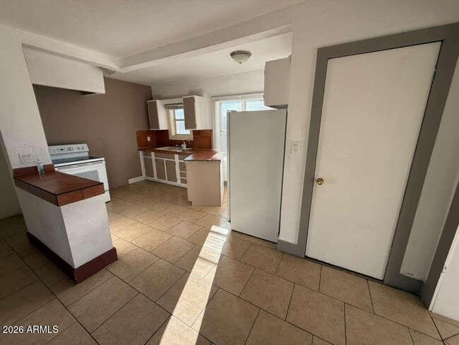 Photo - 1165 E 10th St Unidad 3