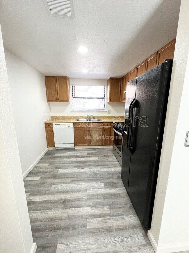 Photo - 244 W 19th St Unidad B