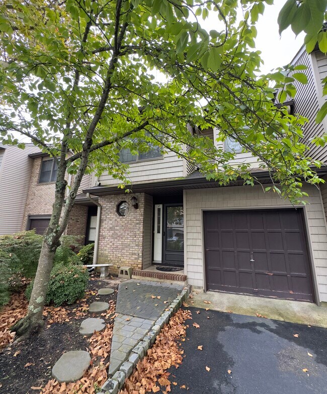 Building Photo - 2 Belmont