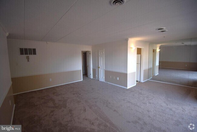 Building Photo - 2624 Fort Farnsworth Rd Unit 209 Rental