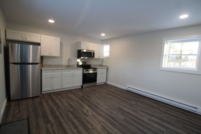 Building Photo - Beautifully remodeled and completed 1 Bedr... Unit 14311 Rt. 9W - 10 Rental