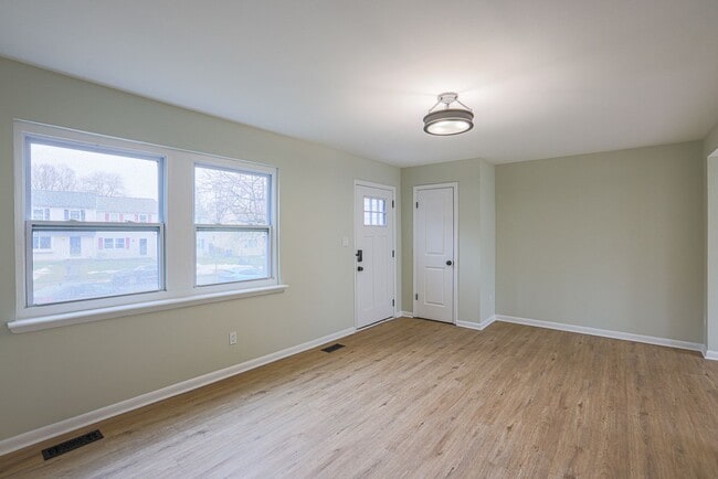 Photo - 758 Custis St