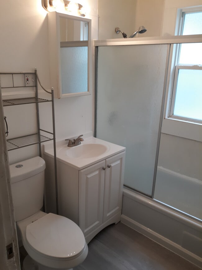 Photo - 3463 N Oakland Ave Unit UWM / East-Side 3BR upper flat