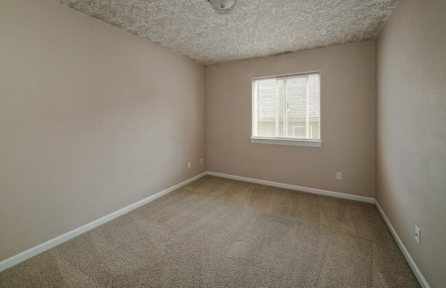 Photo - 4bd/2.5ba House with Washer/Dryer & Fully Fenced Yard!