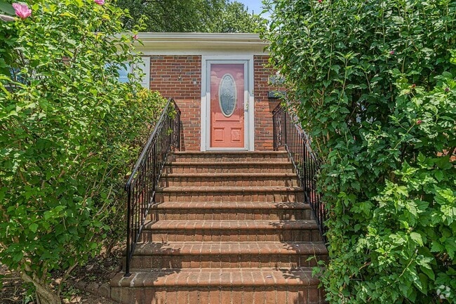 Building Photo - 6517 29th St N Rental