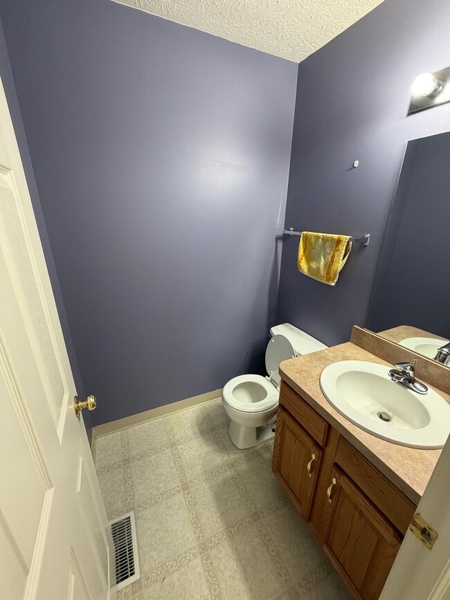 Photo - 1360 Meadow Run