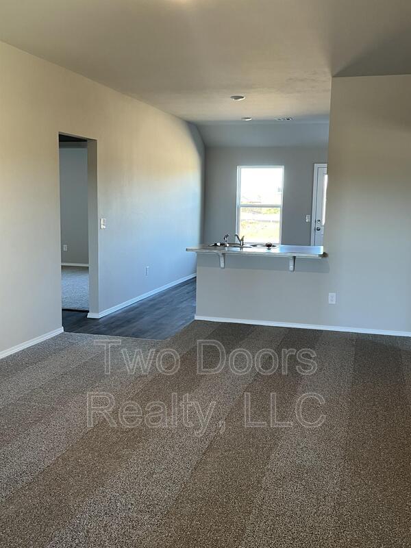 Photo - 561 SE 3rd Ter