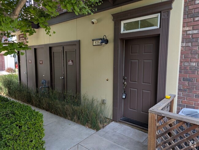 Building Photo - 816 Gaspar Vis Unit 816 Rental