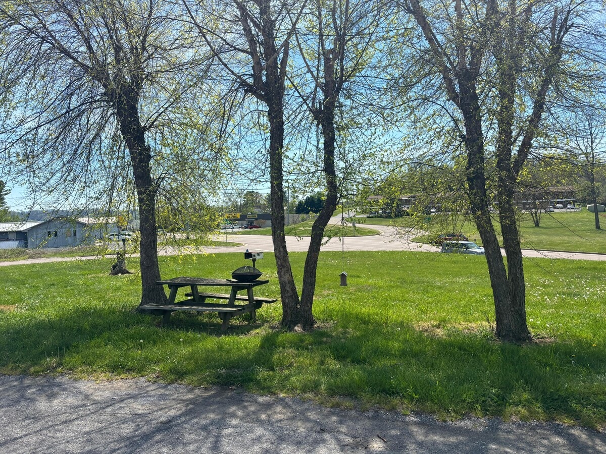 111 Roseview Dr - 111 Roseview Dr