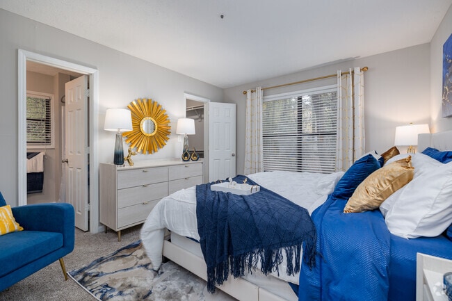 2BR, 2BA - 1,005SF - Master Bedroom - The Pointe