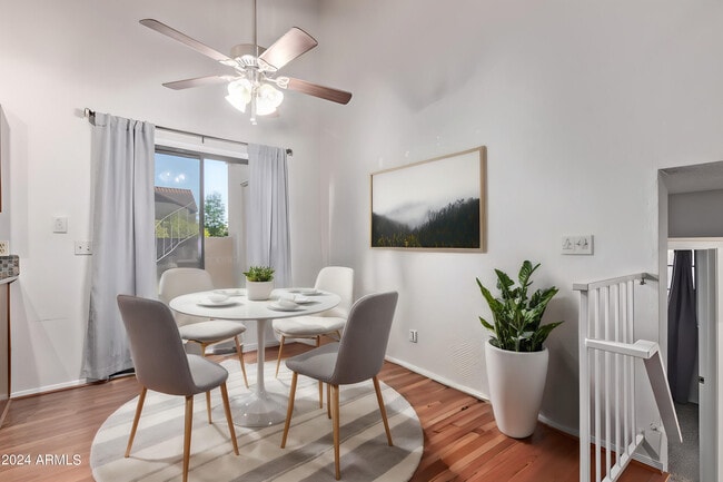 Photo - 921 W University Dr