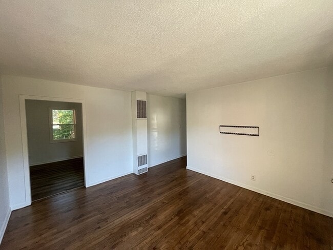 Photo - 3 Bedroom 1 Bathroom