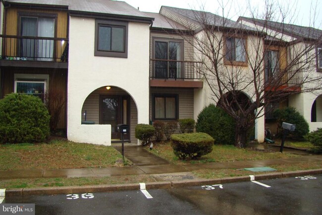 Photo - 268 Clinton Ct Townhome