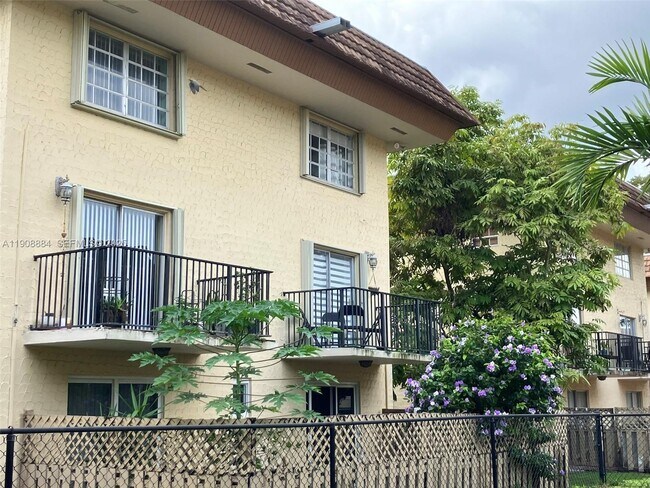 Building Photo - 8500 SW 109th Ave Unit 6-222