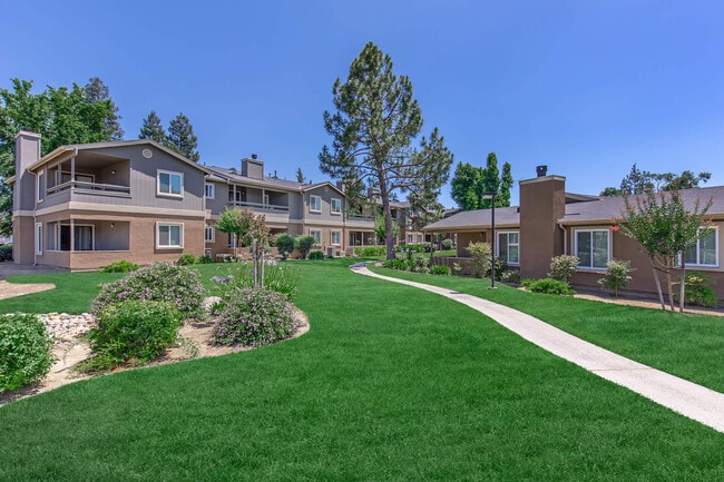Palm Lakes Apartments