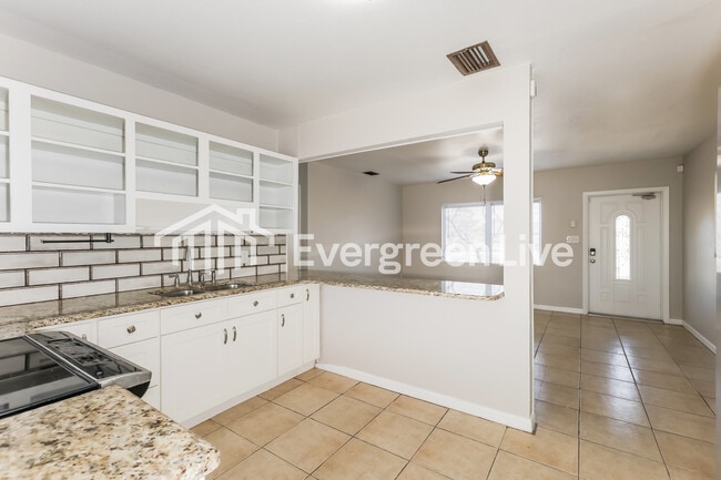 Photo - 139 Harrison St