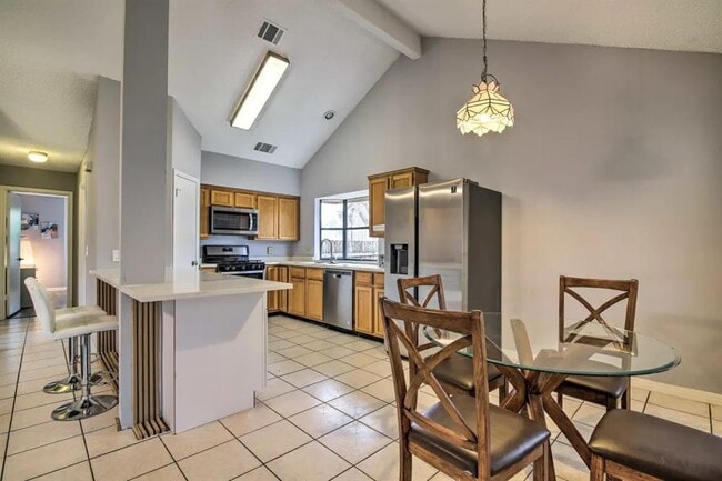 Photo - 906 Elmwood Trail
