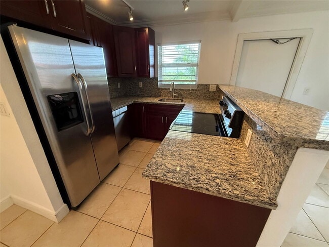 Photo - 2400 NE 10th St Unit 403