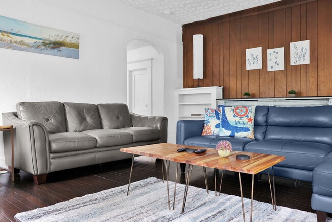 Photo - 2678 Post St