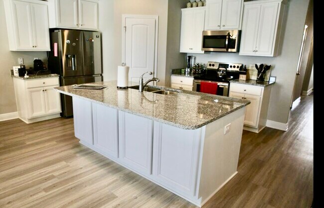 Photo - 115 Moonraker Cir