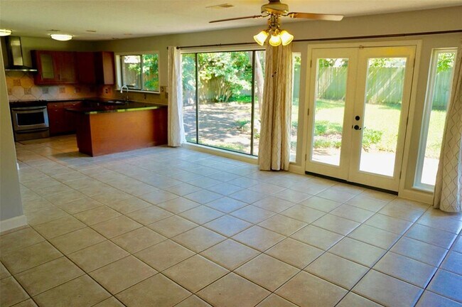 Photo - 9538 Meadowglen Ln