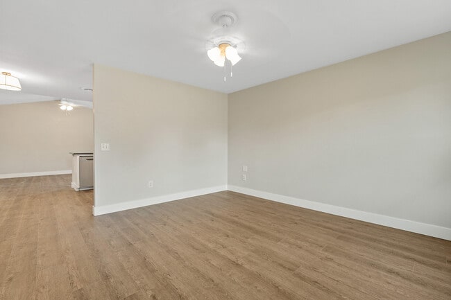 Photo - 5223 41st St