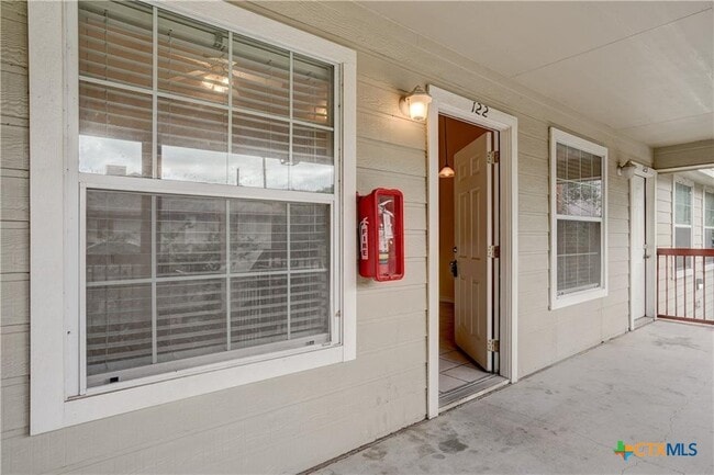 Building Photo - 412 Burleson St Unit 122
