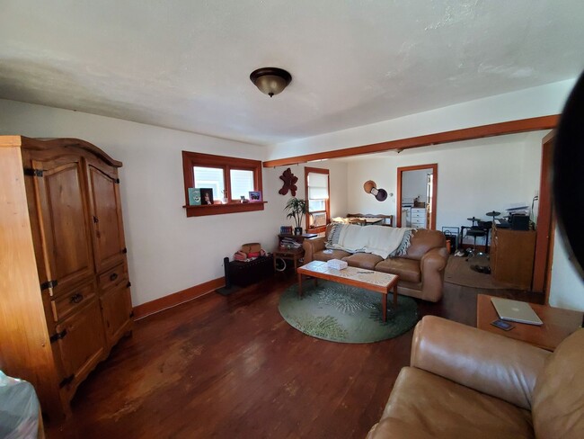 Building Photo - 219 N Sherwood St Unit Whole house