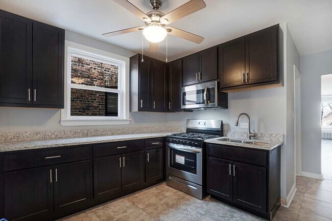 Photo - 8549 S Aberdeen St Unidad 8549-1 S. Aberdeen St.