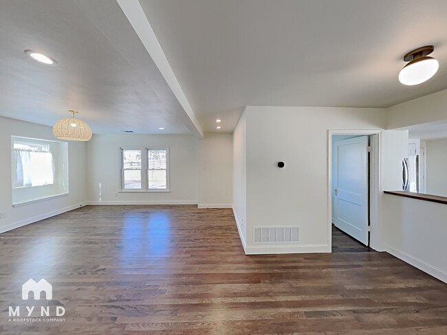 Photo - 110 N Ravinia Dr