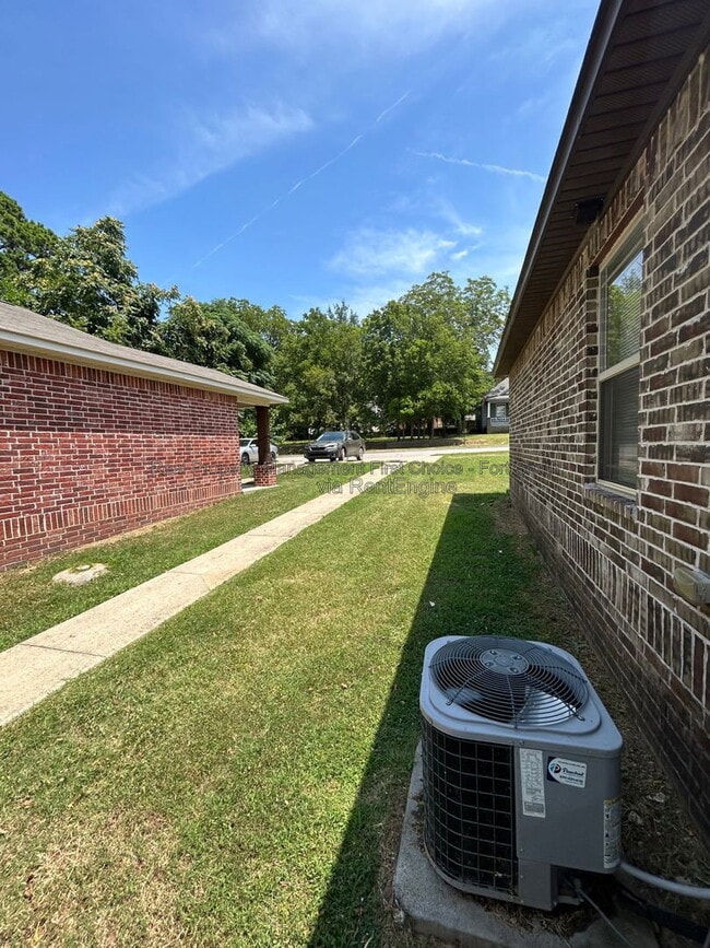 Photo - 320 S 12th St