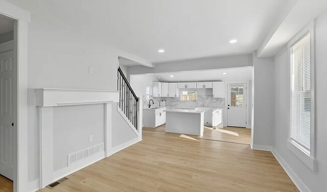 Photo - 1531 Chapel St