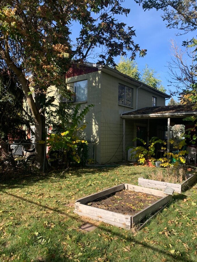 Photo - 613-613 1/2 N Locust St Apartment Unit 613 1/2 N Locust St