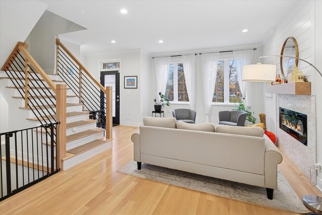 Photo - 5240 W Winnemac Ave