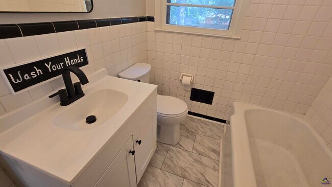 Photo - 204 Springdale Dr