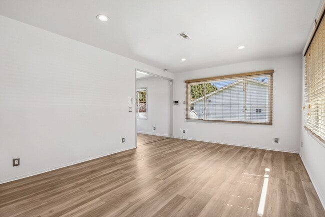 Photo - 1618 Fernside Blvd Unidad 1618 Fernside Blvd #B