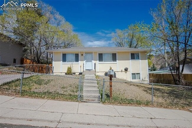 Charming 3 Bedroom in West Colorado Springs - Charming 3 Bedroom in West Colorado Springs Casa