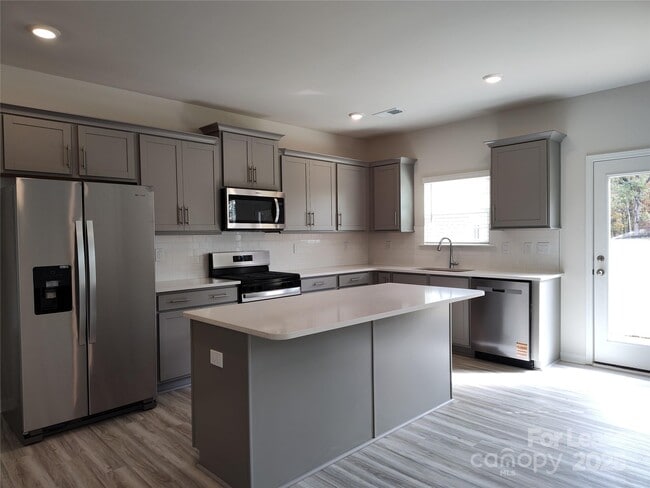 Photo - 1404 Secrest Cmns Dr