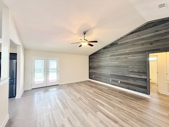 Photo - Spacious 4-Bedroom Home - Pace Mill Creek