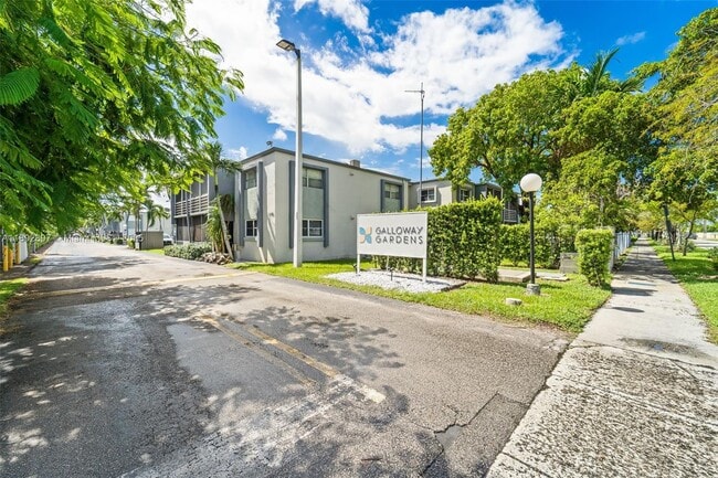 Building Photo - 8764 SW 12th St Unit 203