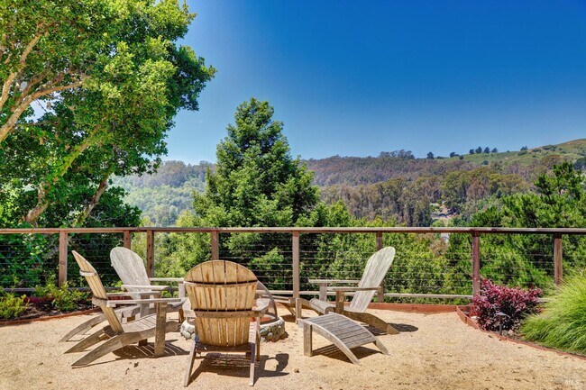 Photo - 453 Wellesley Ave