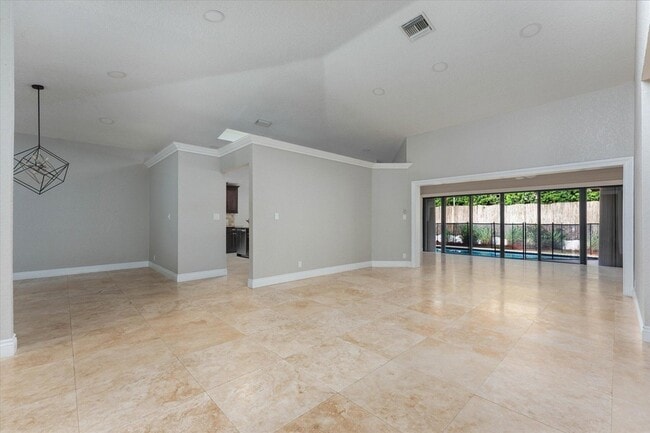 1598 SW 5th Ave