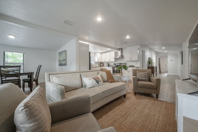 Building Photo - 1509 Escort Ave Unit ID1248848P Rental