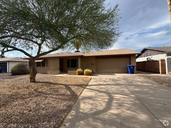 Building Photo - Spacious 3BR/2BA Home in Prime Tempe Locat...