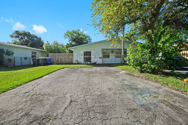 Photo - 826 SW 14th St