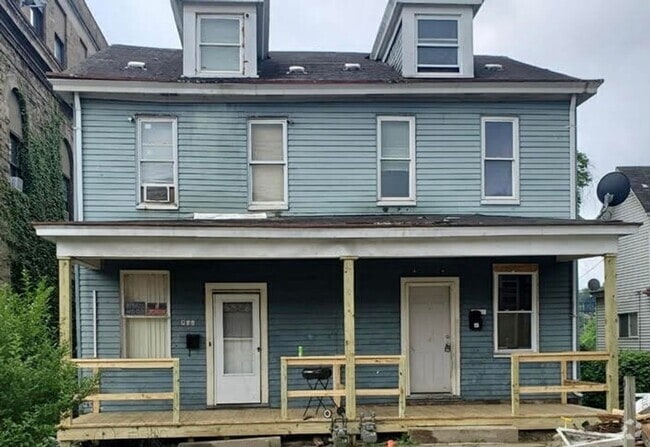 Building Photo - NEWLY RENOVATED 3 BEDROOM IN THE HEART OF ... Rental