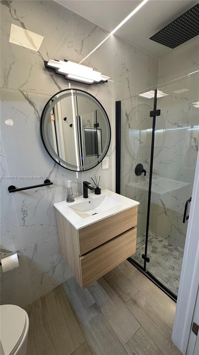 Photo - 3063 Center St