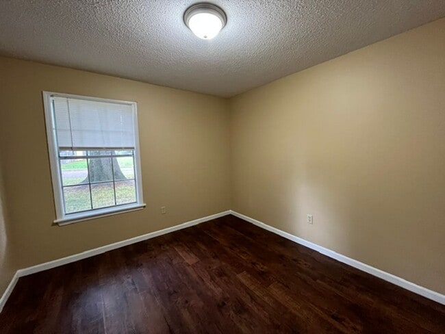 Photo - Renovated 3 Bedroom 1.5 Bath Home with 1 Car Garage for Rent!!