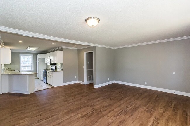 Photo - 1518 Dahlia Rd