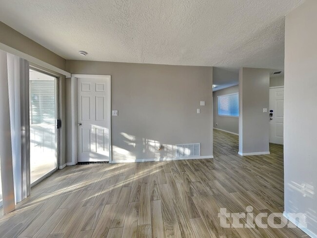 Photo - 848 Rebecca Ct NE